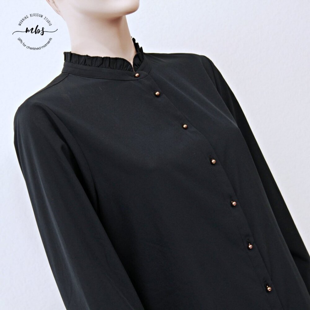 Soft Surroundings Ruffle Collared Long Sleeve But… - image 7